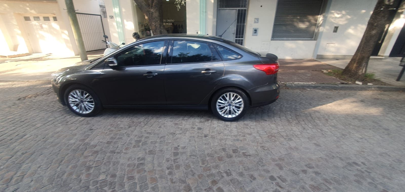 Foto 2 de VENDO FOCUS impecable, entrega $ 10 Millones, el resto en cuotas