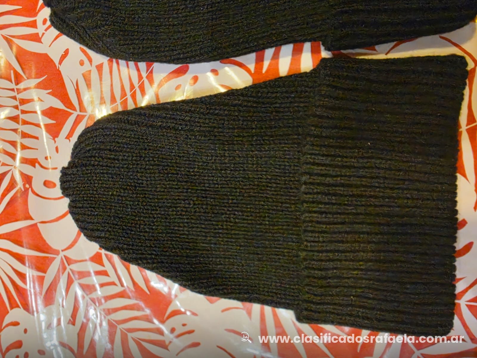 Vendo lote de gorros de lana negros en Compra/Venta - Rafaela