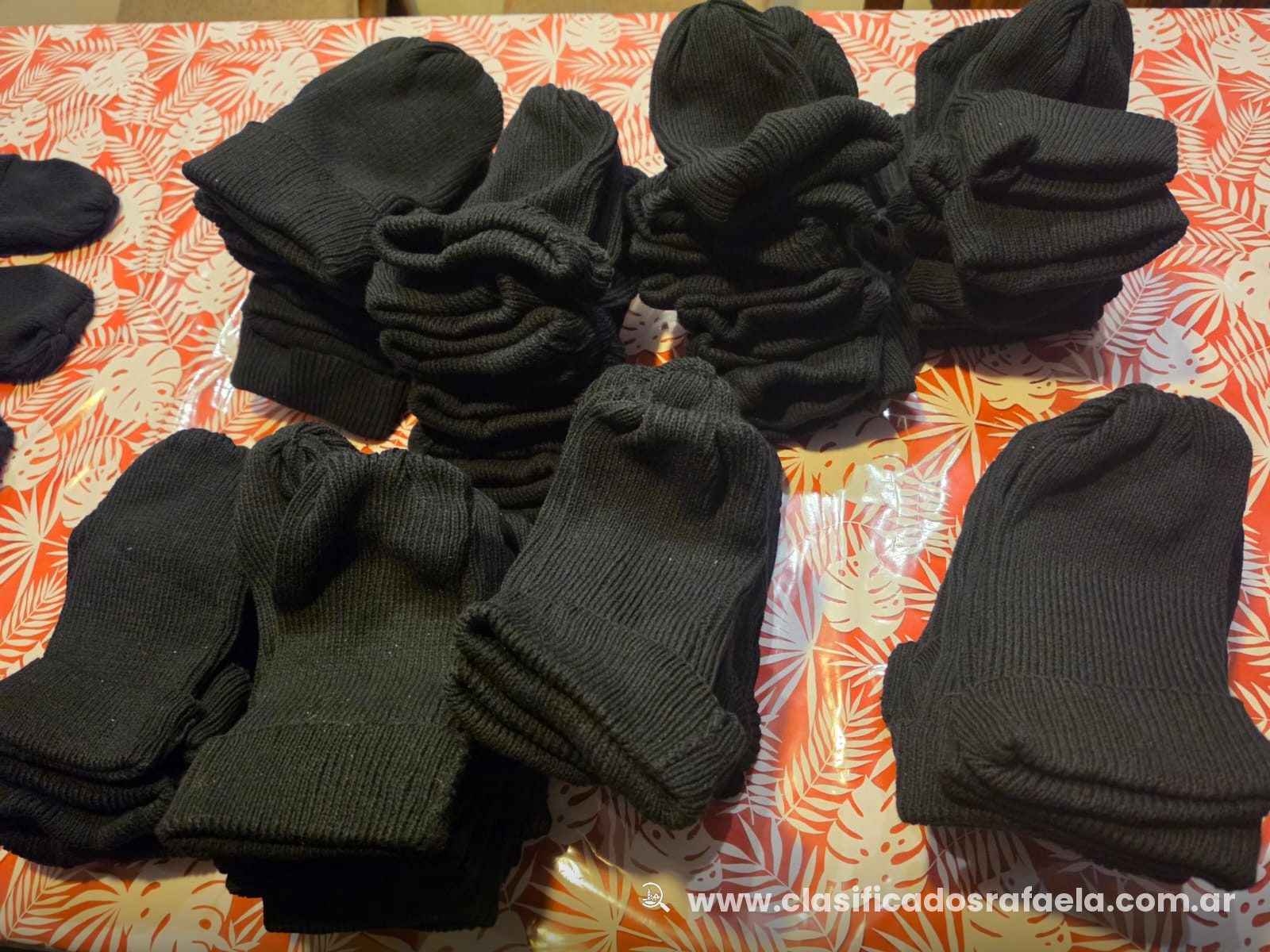 Foto 3 de Vendo lote de gorros de lana negros